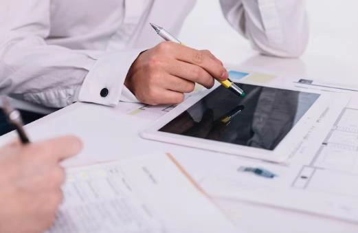 Drafting electronic contracts and their legal controls